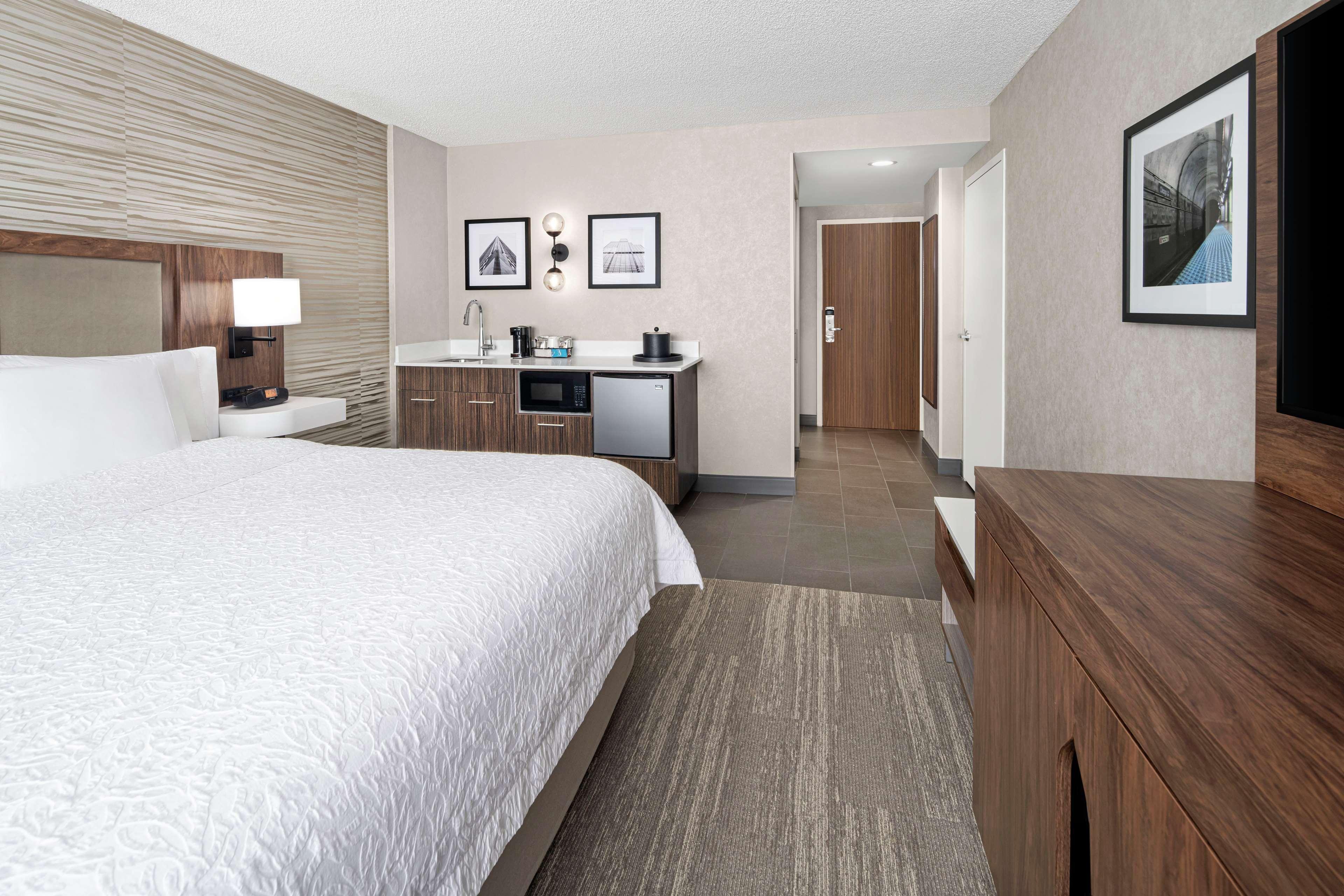 Hampton Inn & Suites Chicago-Downtown Exterior photo