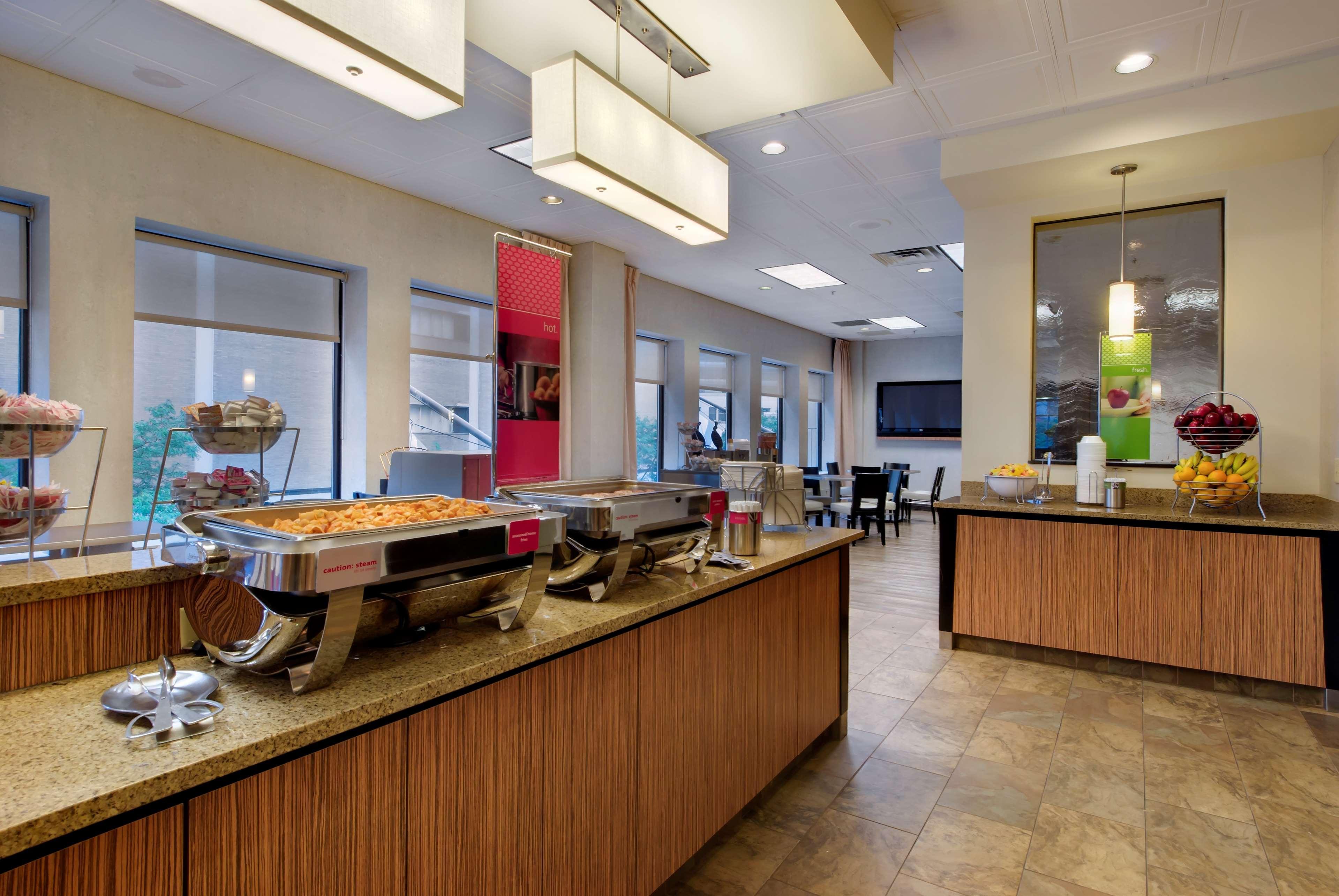 Hampton Inn & Suites Chicago-Downtown Exterior photo