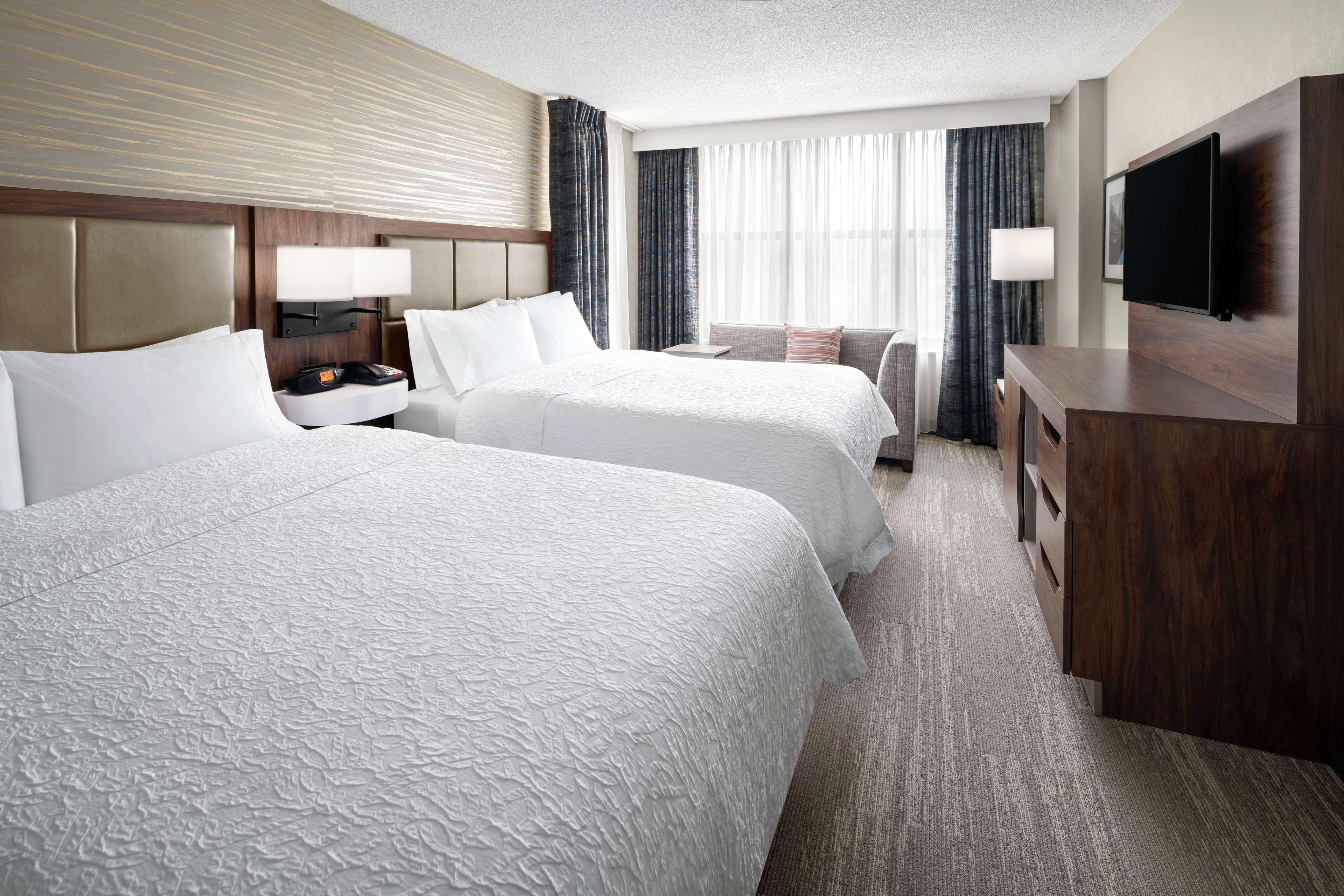 Hampton Inn & Suites Chicago-Downtown Exterior photo