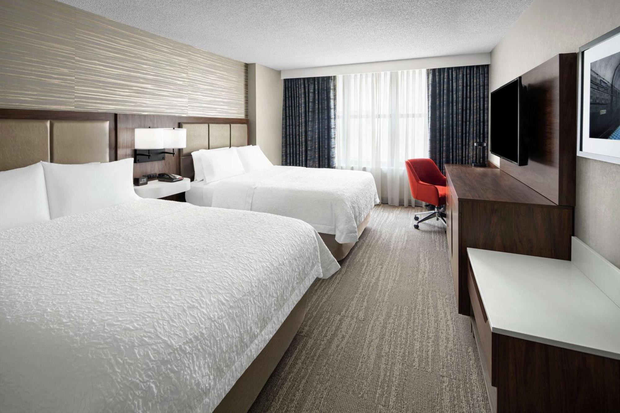 Hampton Inn & Suites Chicago-Downtown Exterior photo