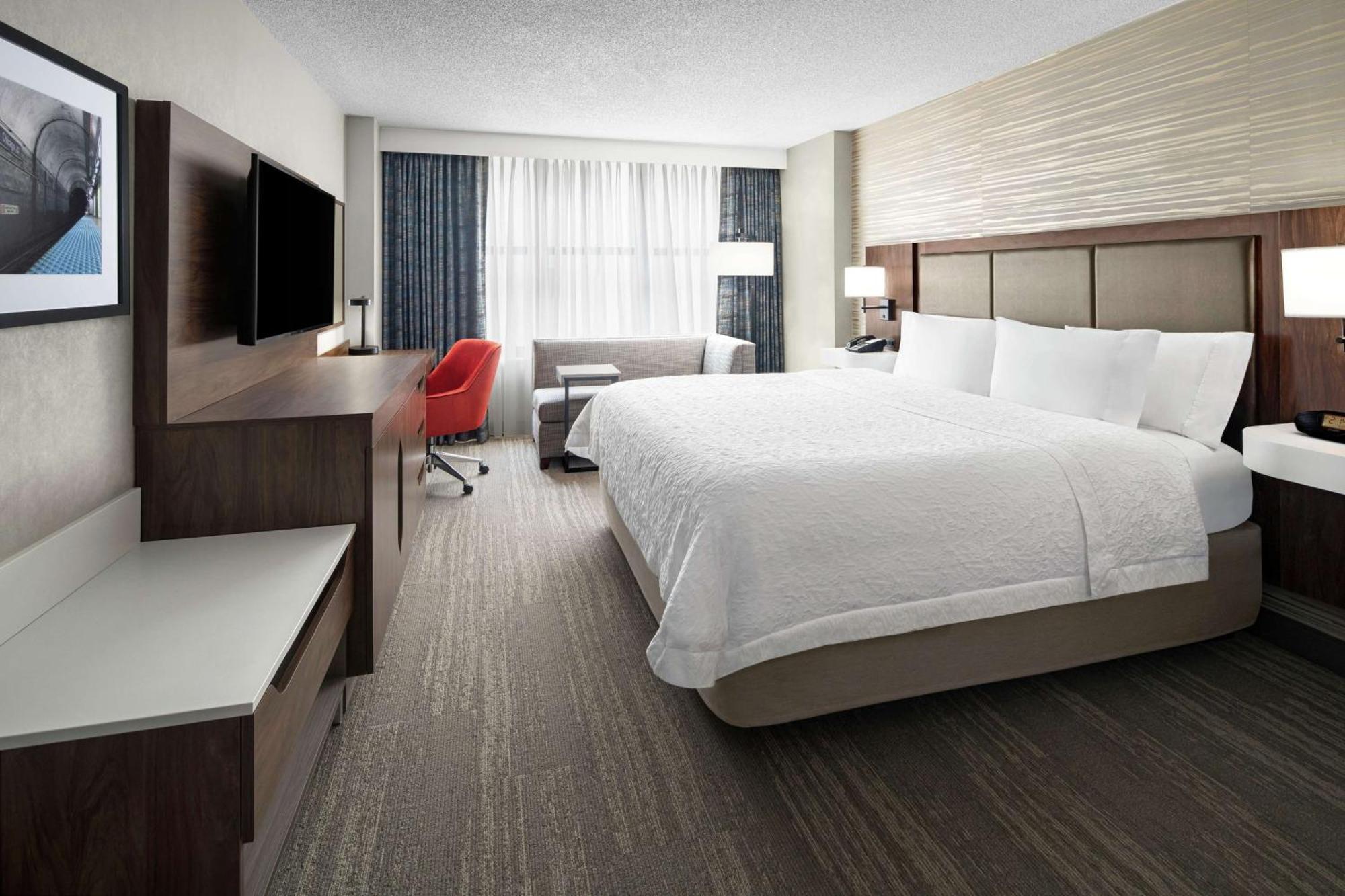 Hampton Inn & Suites Chicago-Downtown Exterior photo