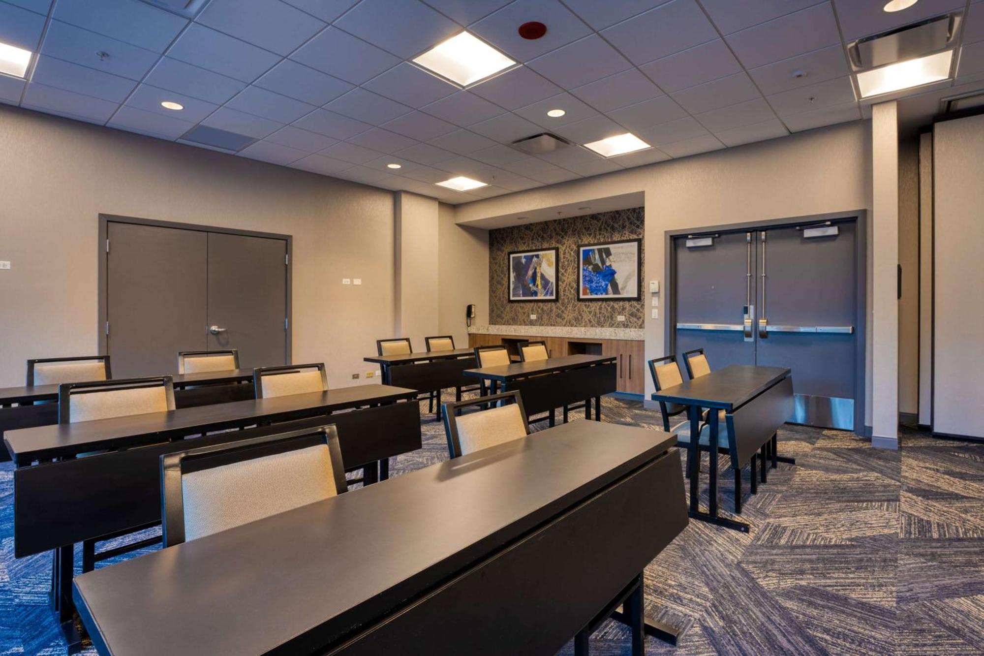 Hampton Inn & Suites Chicago-Downtown Exterior photo