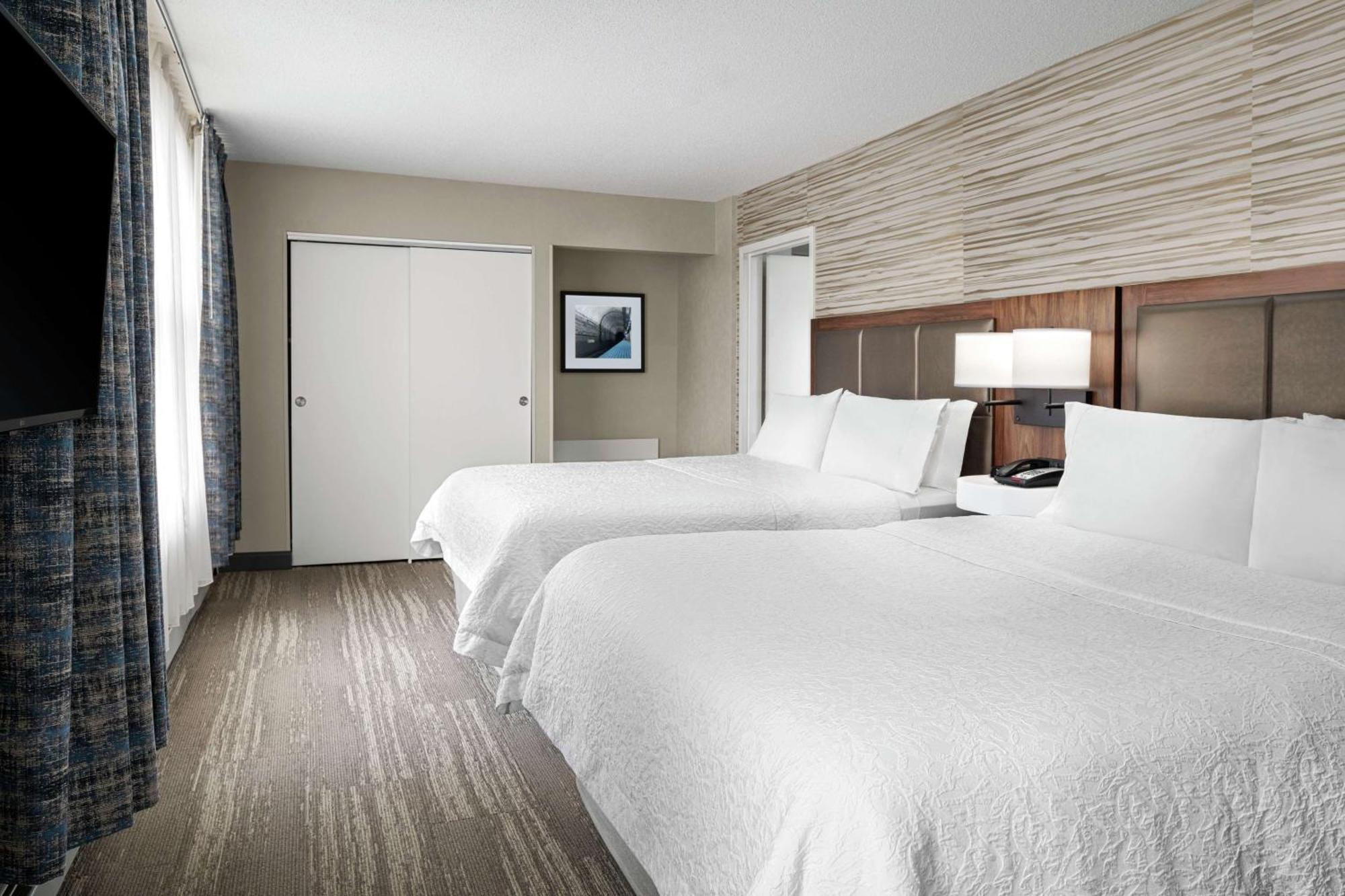 Hampton Inn & Suites Chicago-Downtown Exterior photo