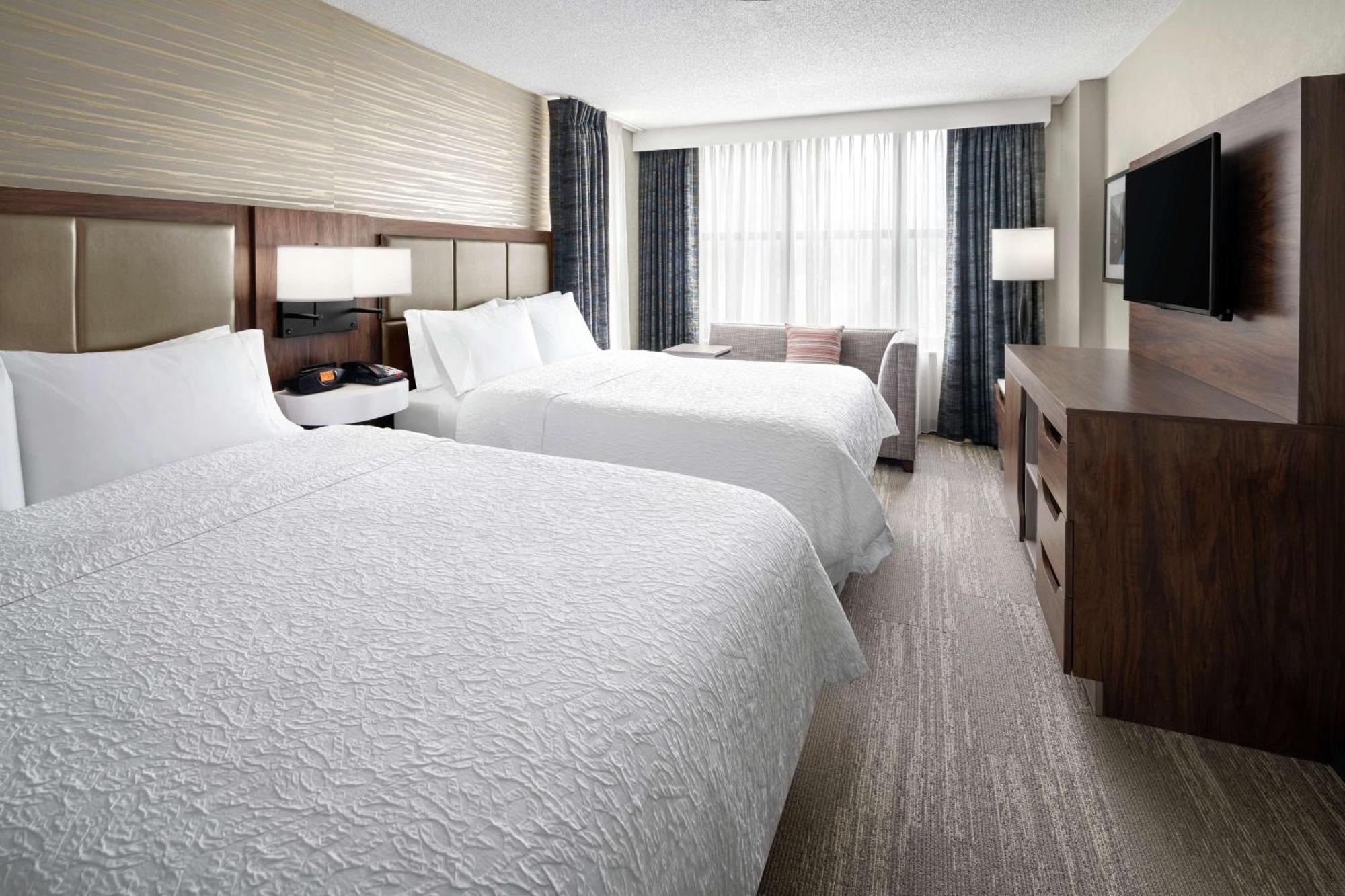 Hampton Inn & Suites Chicago-Downtown Exterior photo