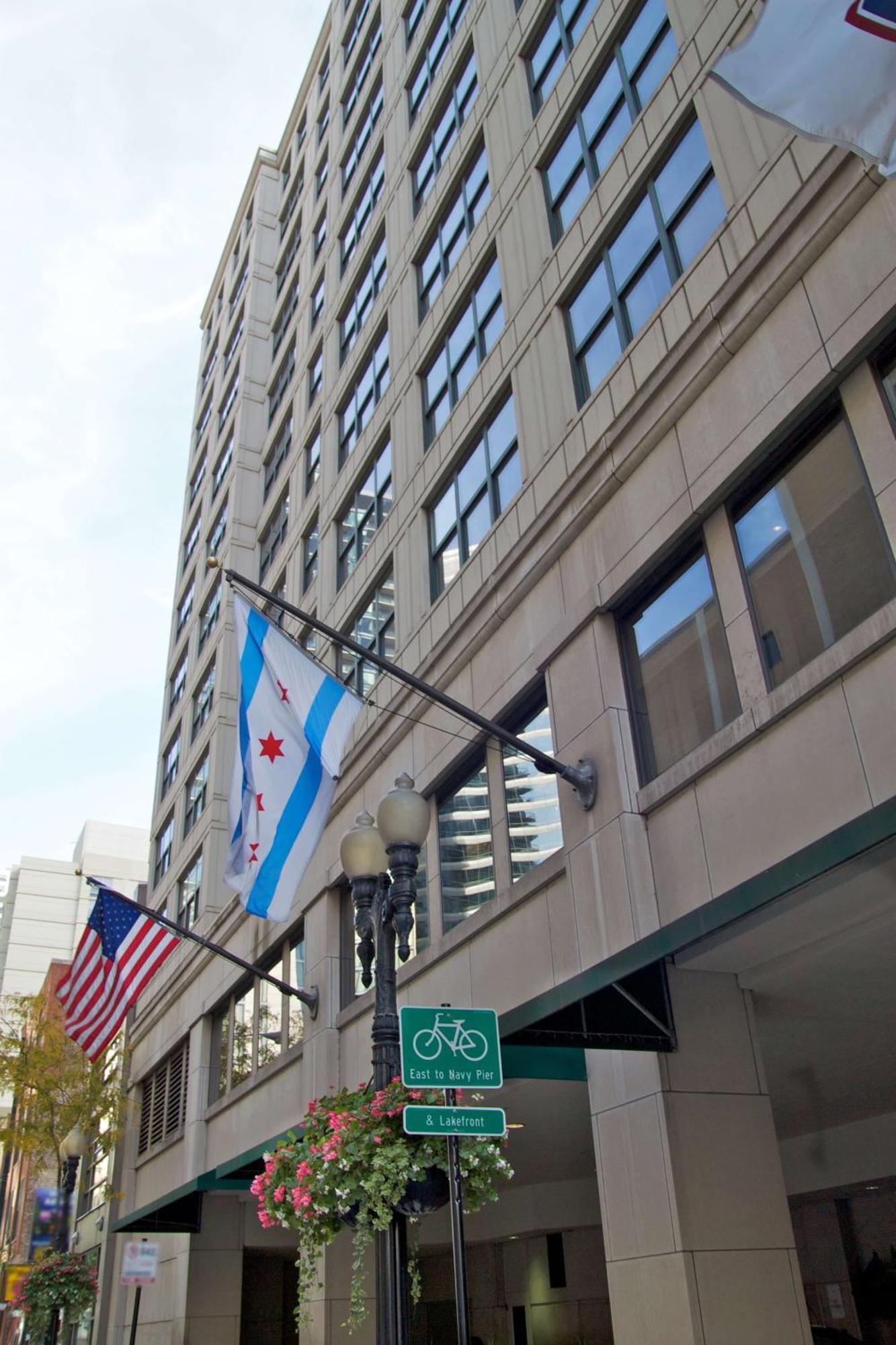 Hampton Inn & Suites Chicago-Downtown Exterior photo