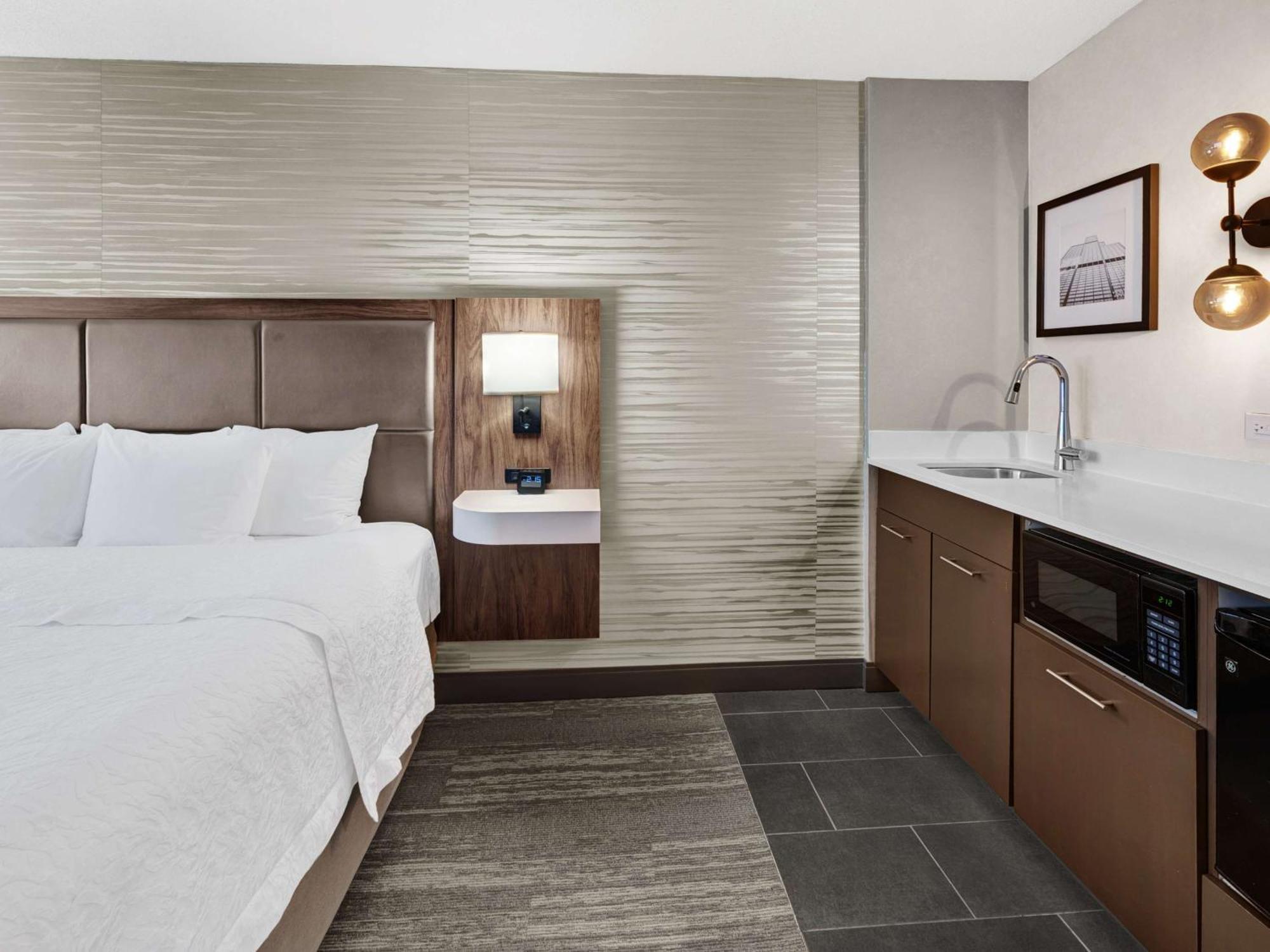 Hampton Inn & Suites Chicago-Downtown Exterior photo