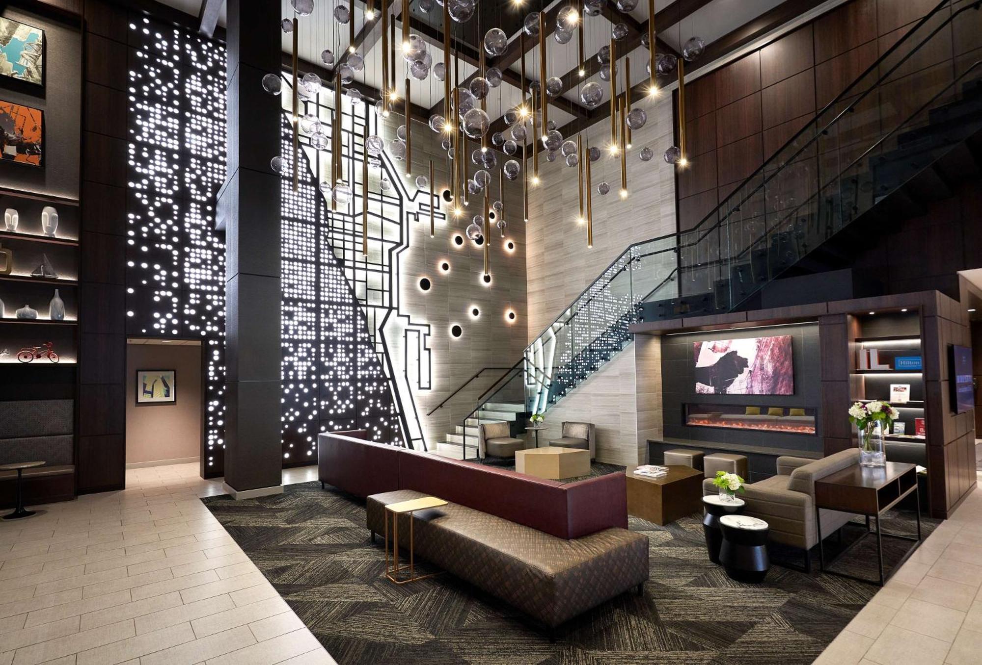 Hampton Inn & Suites Chicago-Downtown Exterior photo